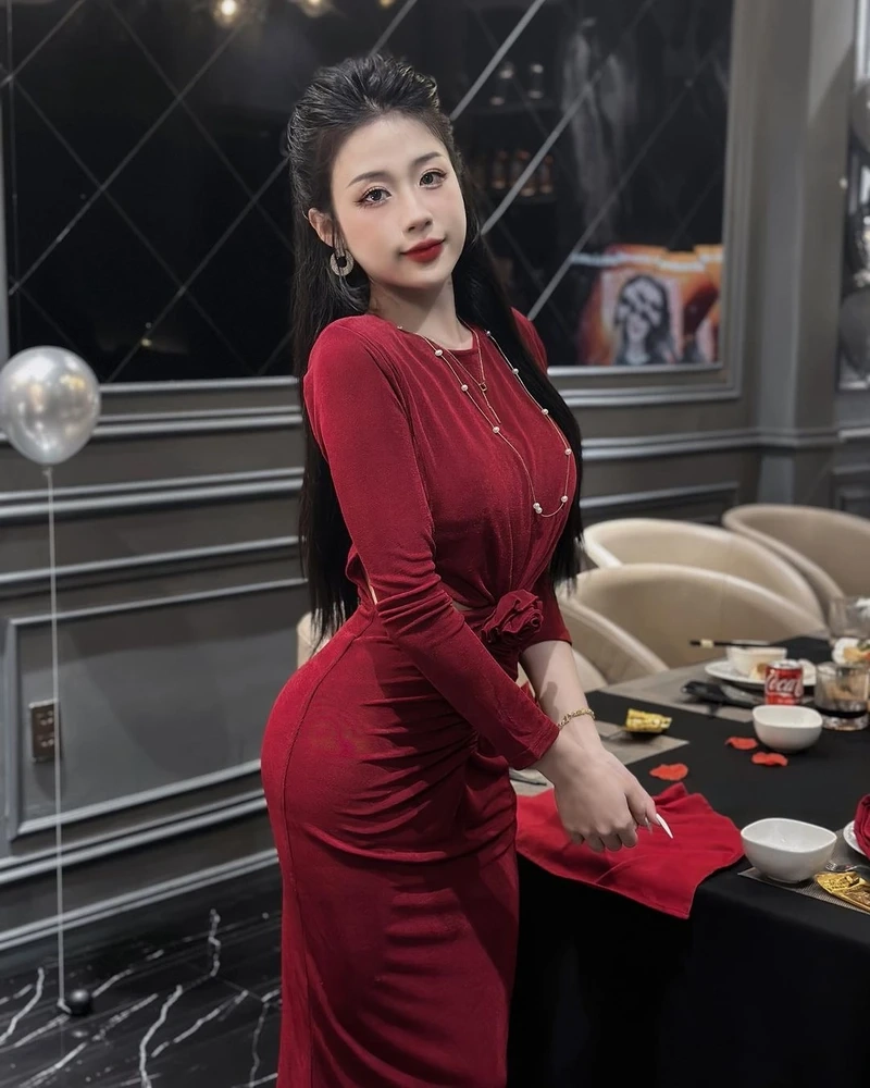 Gái Trung Quốc đẹp tự nhiên, tỏa sáng với vẻ ngoài mộc mạc và thuần khiết