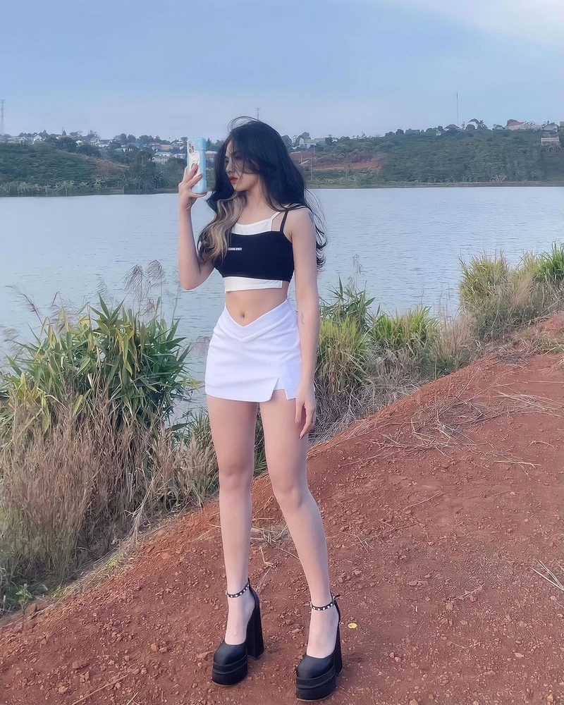 Gái Trung Quốc hóa trang cổ điển, tạo nên không gian ấn tượng và độc đáo