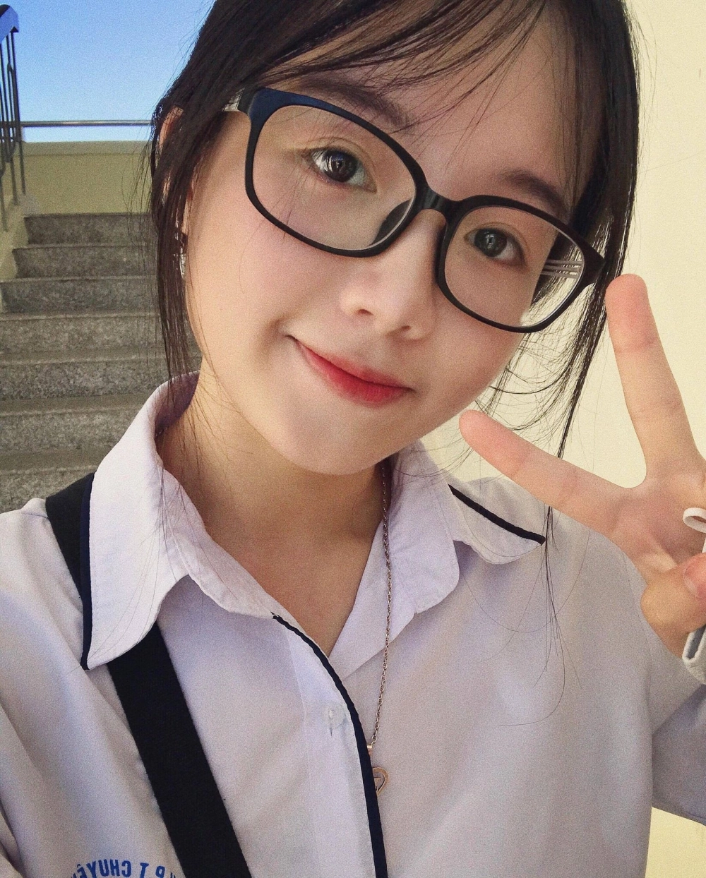 Nét duyên dáng khó quên khi thấy gái sinh viên áo dài trắng.