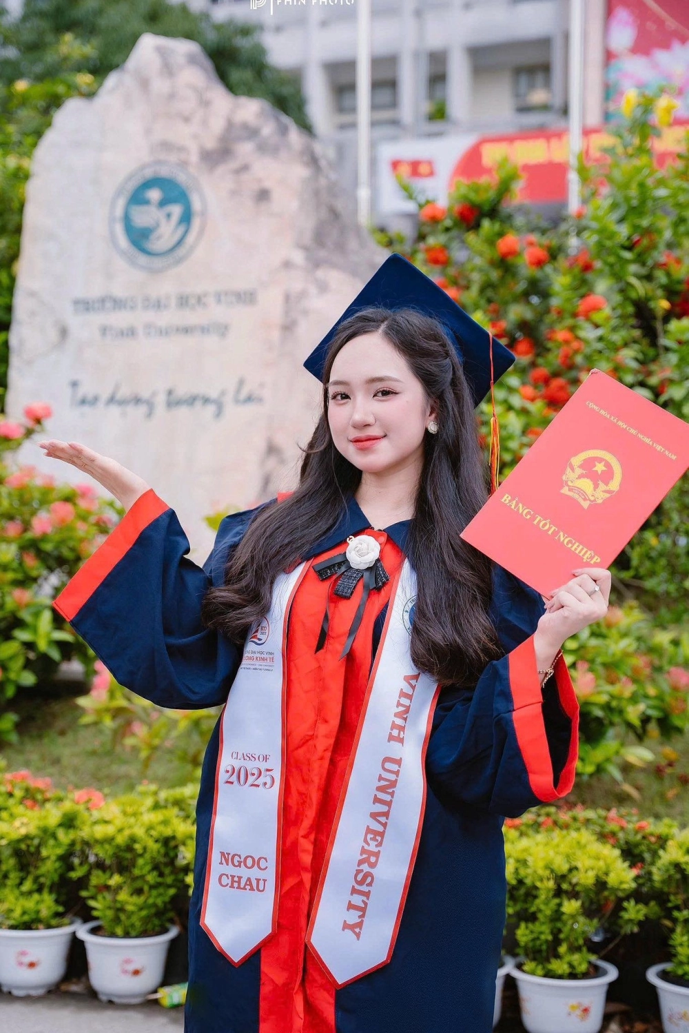 Yêu sao sự giản đơn và chân thành từ cô gái sinh viên mộc mạc.