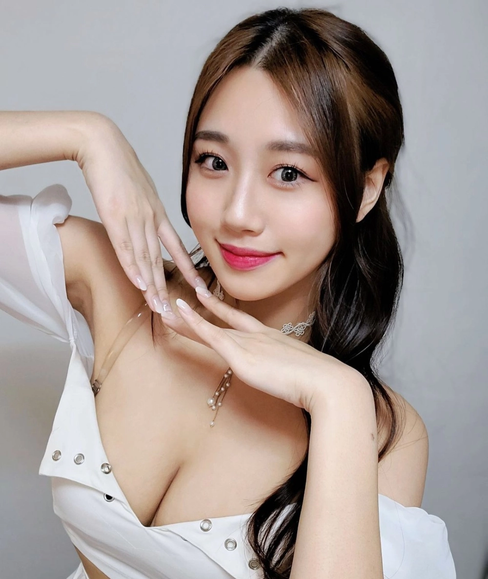 Em bé gái Swaglive xinh đẹp non nớt cuốn hút sexy