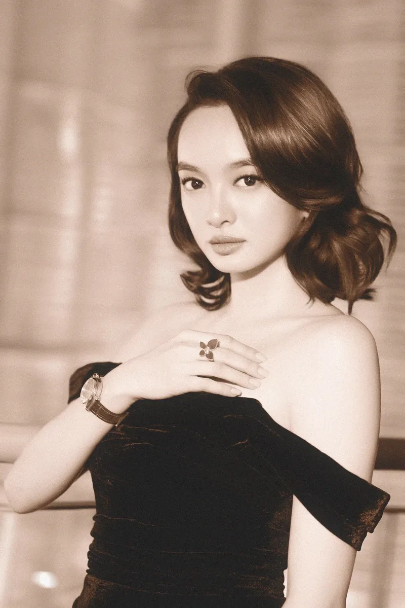 Kaity Nguyễn quyến rũ trong bộ váy