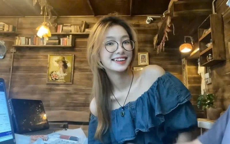 Trong veo Gái răng khểnh ảnh Swaglive trong trẻo