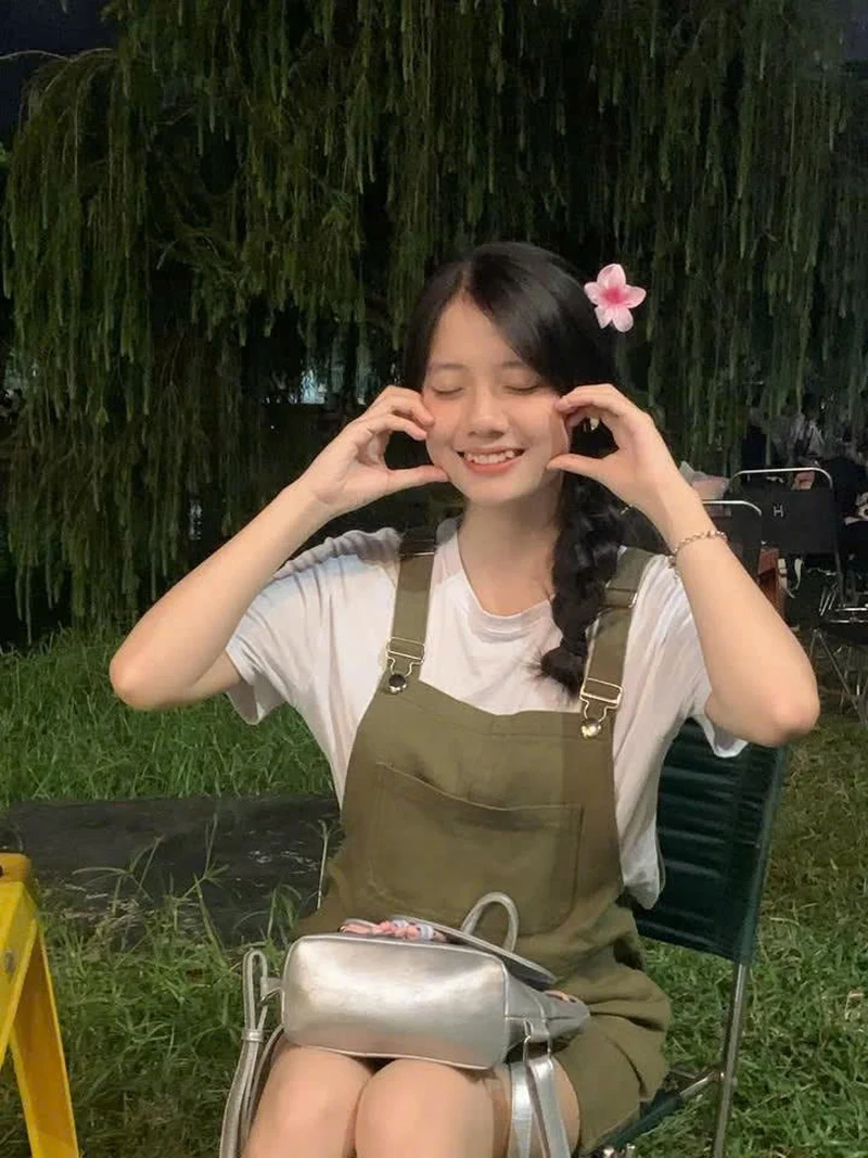 Êm ái Gái răng khểnh ảnh nhẹ nhàng