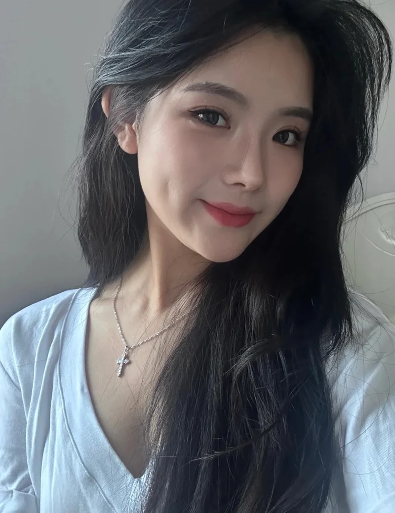 Cảm giác tinh khôi từ Swaglive Idol Gái má lúm ảnh trong trẻo