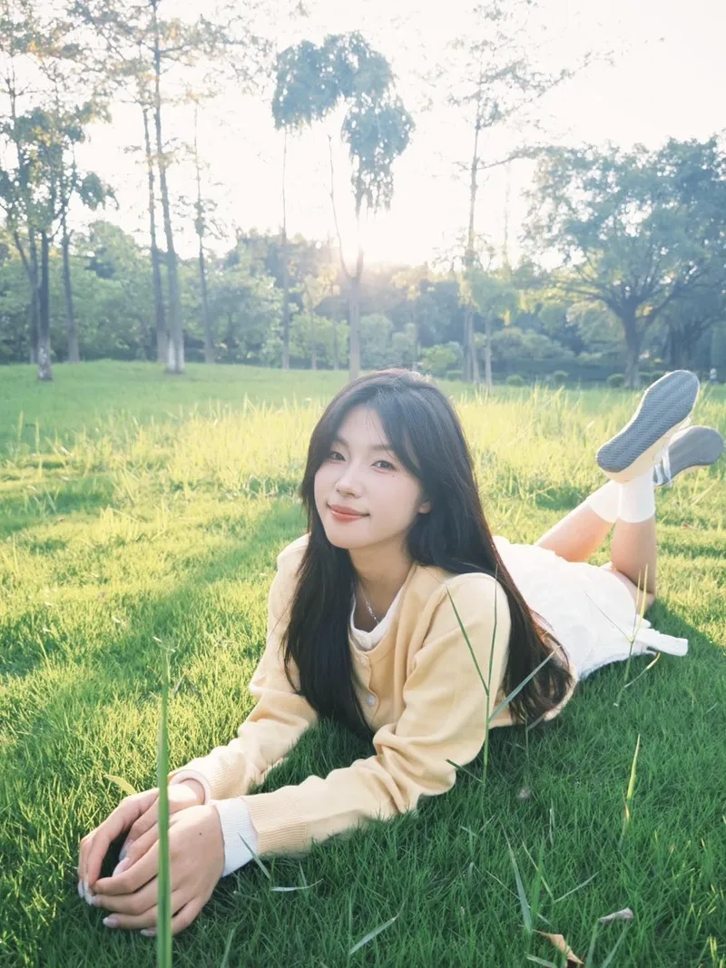 Hình gái nông thôn làm ruộng