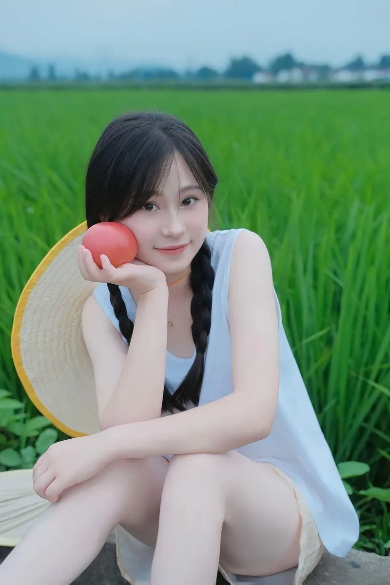 Gái nông thôn mặc áo bà ba xinh